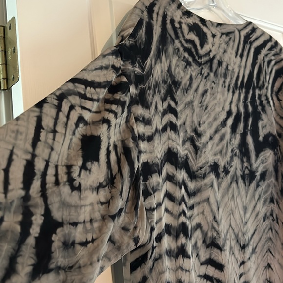 100% silk top, asymmetrical hem - Picture 3 of 9